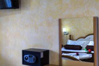 Отель Hotel Hoti Улцинь Двухместный номер с 1 кроватью или 2 отдельными кроватями-5